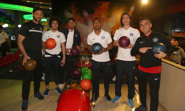 Adana Demirsporlu futbolcular Bowling oynadı