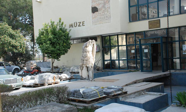KAPALI MÜZEDE TARİHİ ESERLER AMBALAJDA!