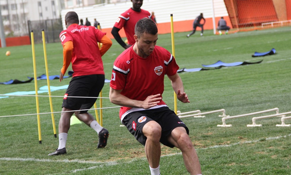Adanaspor dış dünyaya kapandı