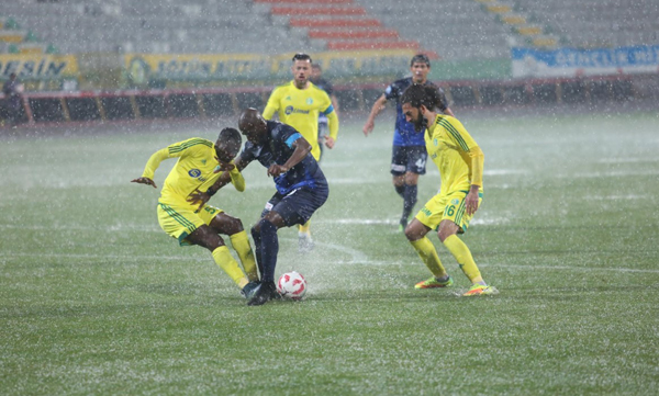 Şanlıurfaspor - Adana Demirspor maçı yarıda kaldı