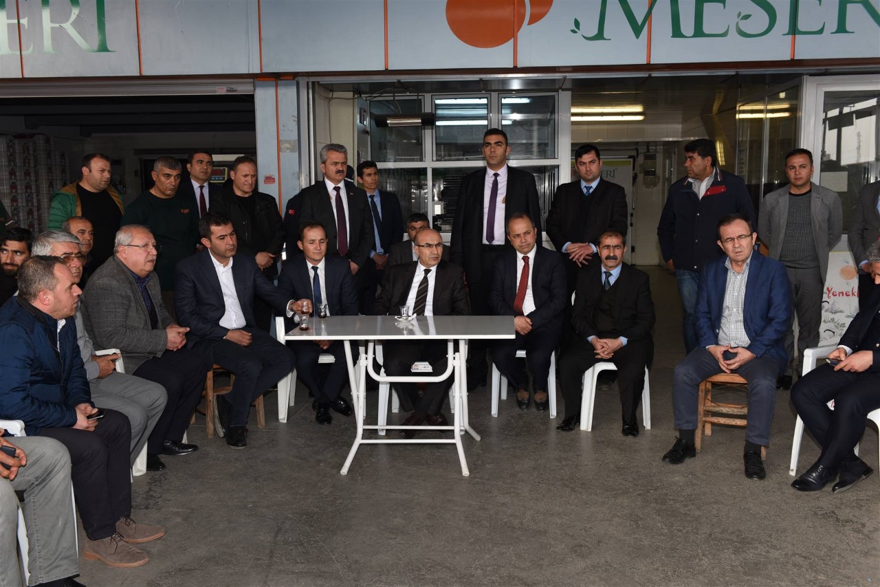 Vali Demirtaş, Sebze Hali Esnafını Ziyaret Etti