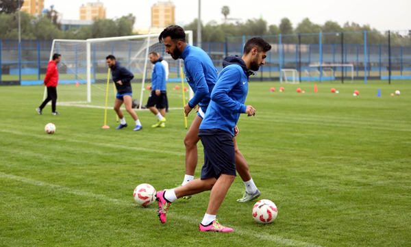 Şimşek kampa giriyor