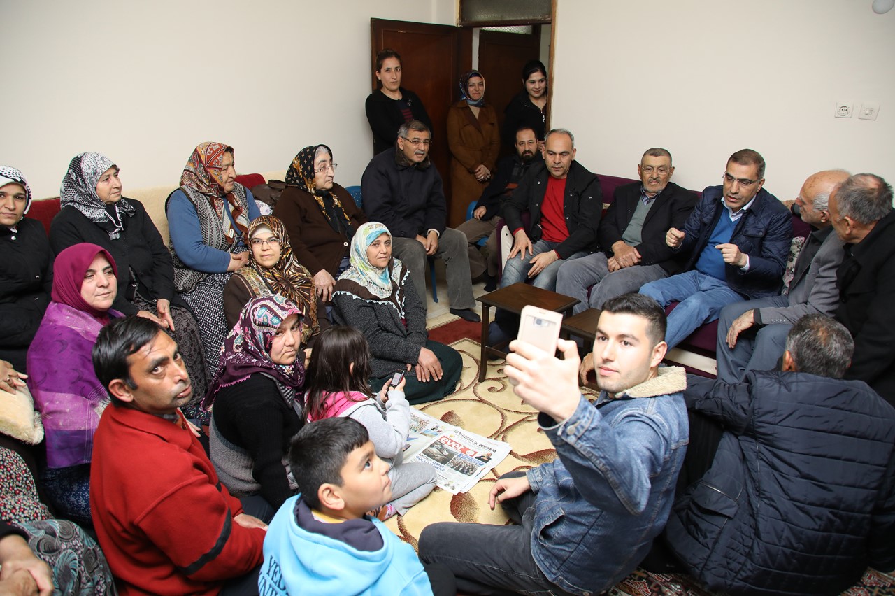 Başkan Çelikcan, ''Evet'' için kapı kapı geziyor