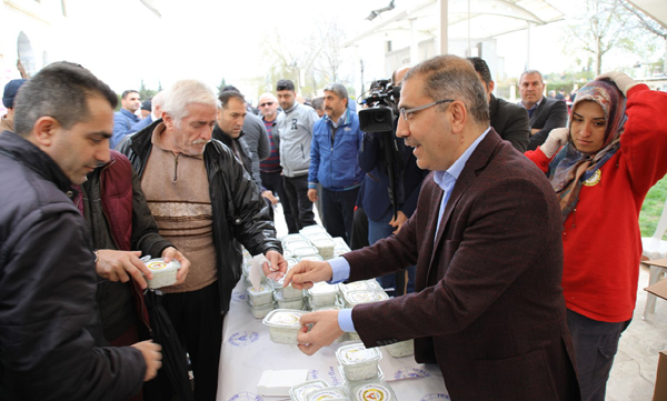 Çelikcan, cami ve okullarda kırık buğday çorbası dağıttı
