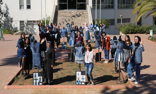 Atılacak Eski Kotlardan Yeni Kıyafetler Tasarladılar
