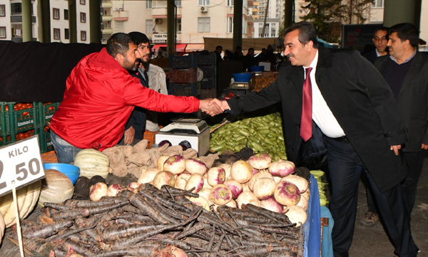 Pazarcı esnafından Başkan Çetin'e ilgi