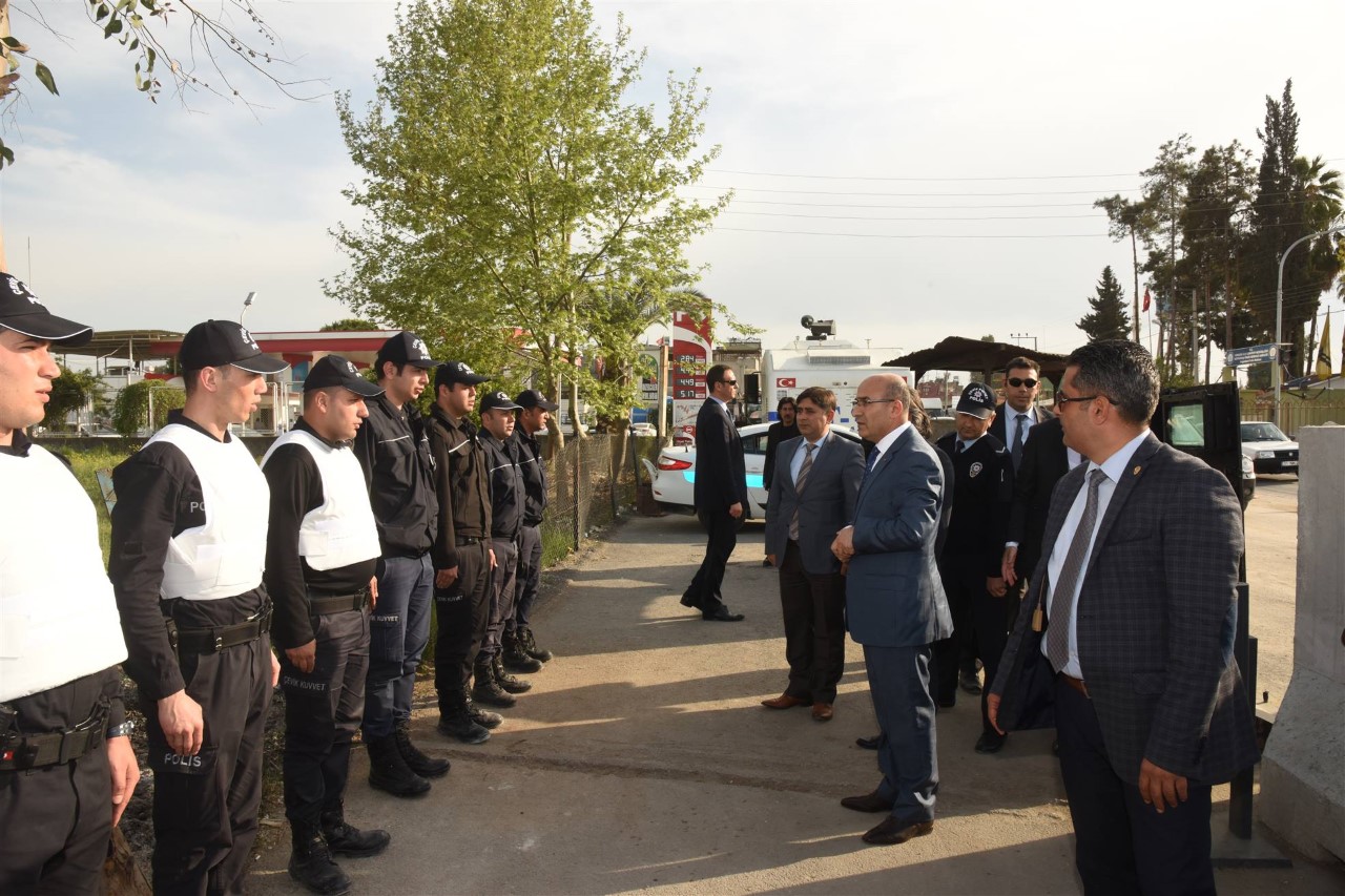 Vali Demirtaş, Polis Uygulama Noktasını Denetledi