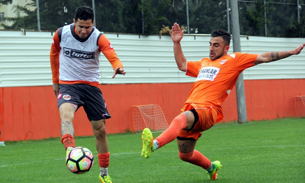 Adanaspor, U21 takımı ile hazırlık maçı yaptı
