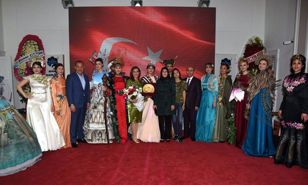 ‘Çukurova'nın Nadide Çiçekleri’ defilesi