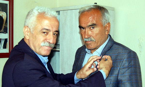 Üyelik rozeti Özdiş’ten