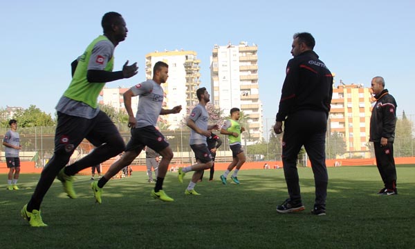 Kaplan’dan moralsiz start