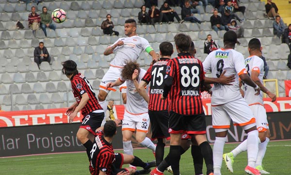 Adanaspor deplasmanda galip