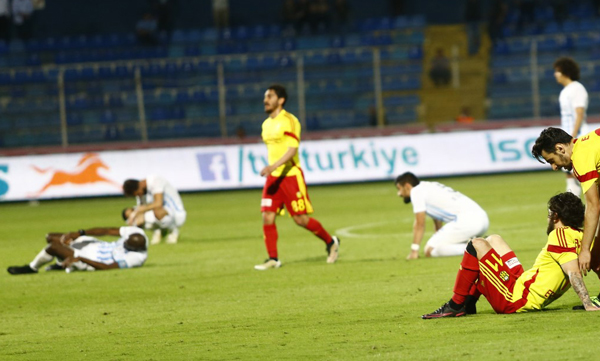 Şimşek kendini ateşe attı