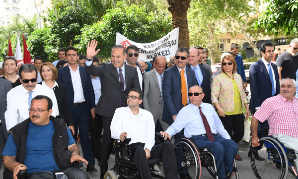 Başkan Sözlü engelli farkındalığı için yürüdü