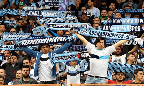Adana Demirsporlu taraftarlardan futbolculara duygu dolu mektup