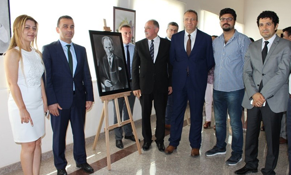 Hemşireler günü sergi, defile ve müzik dinletisiyle kutlandı