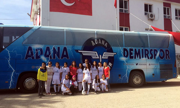 Sedat Sözlü’den bayan futbolculara destek