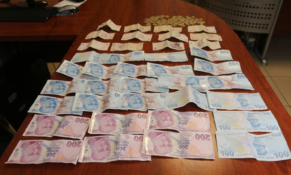 Dilencinin üzerinden 3 bin 390 lira para çıktı