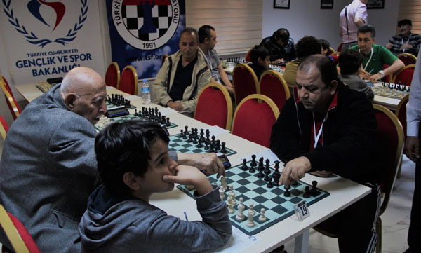 Satrancın ustaları Çukurova'da