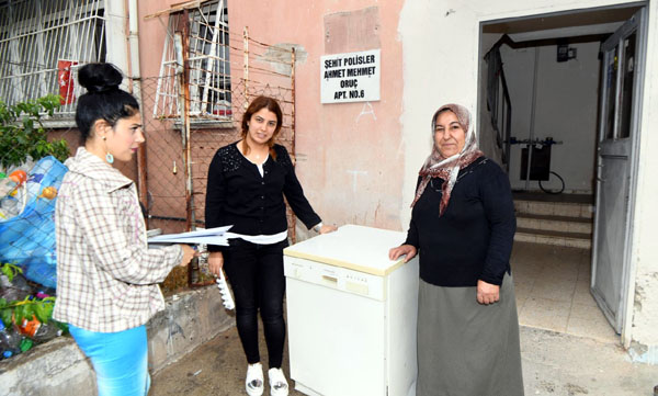 Çetin, ihtiyaç sahiplerinin yüzünü güldürüyor