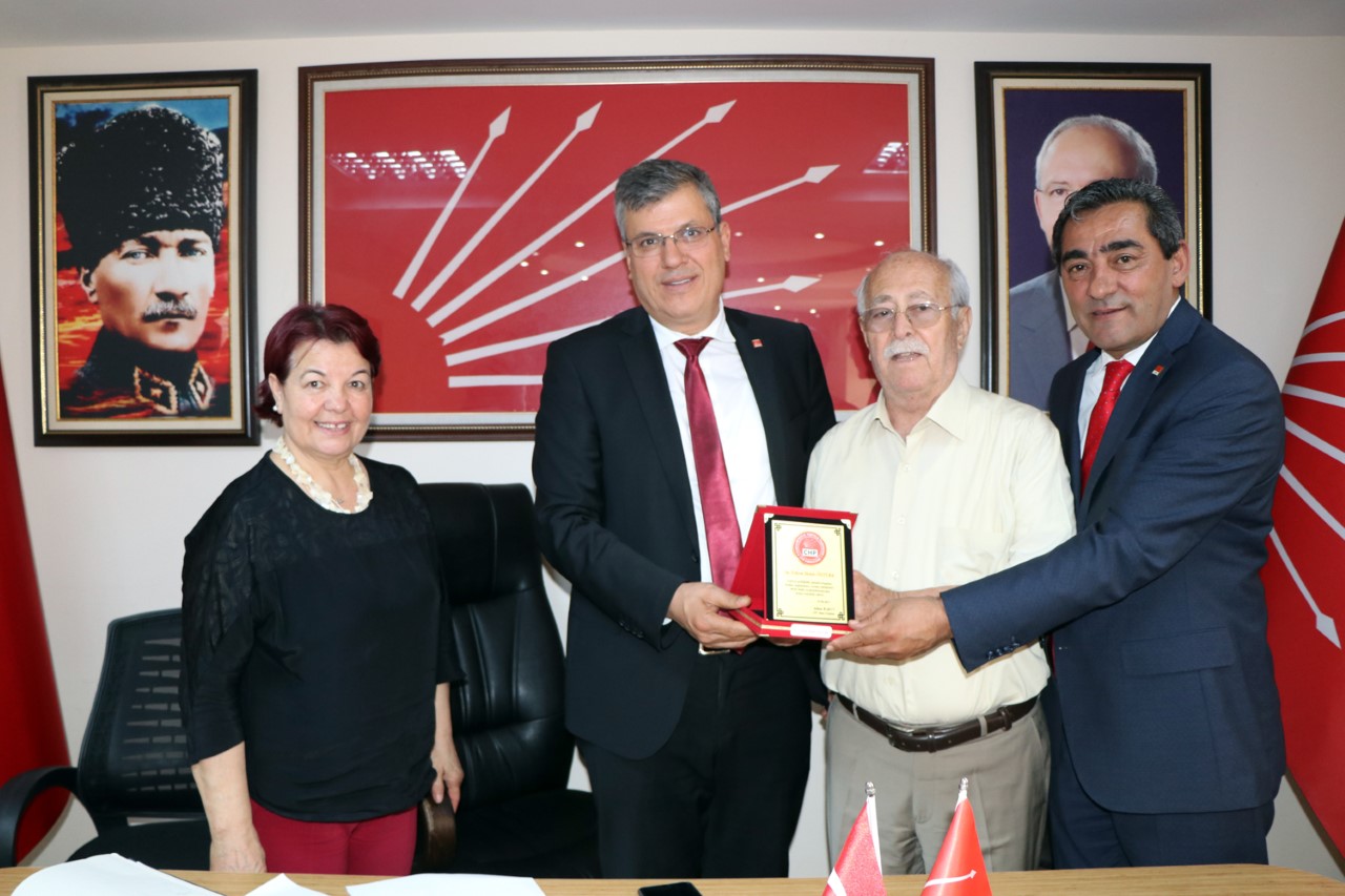 Barut’tan eski il başkanlarına teşekkür plaketi