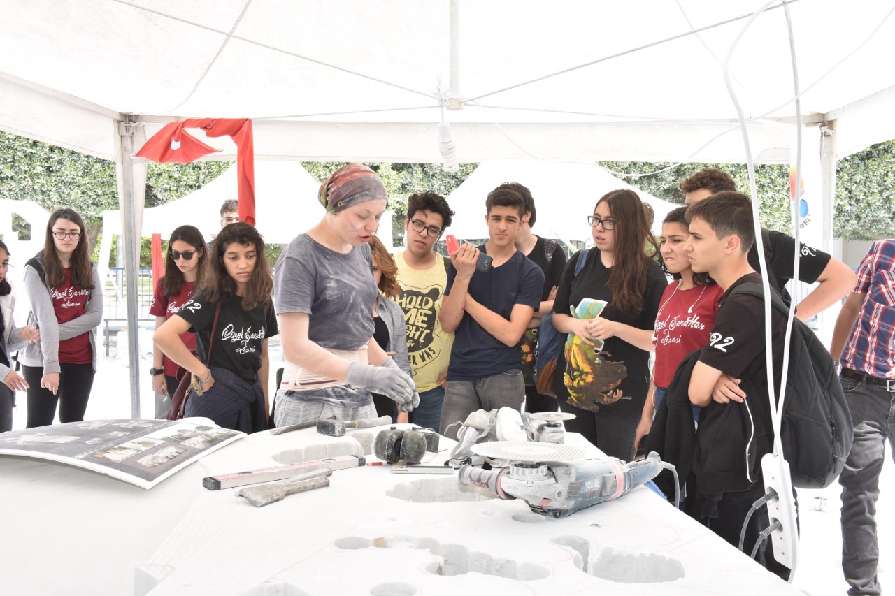 Geleceğin sanatçıları heykel sempozyumunda