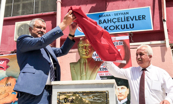 Bahçelievler İlkokulu’na Atatürk Büstü