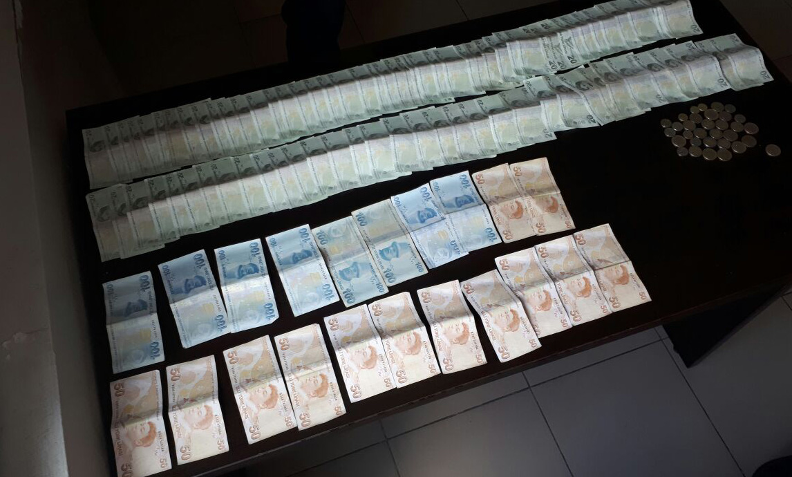 Dilencinin üzerinden 3 bin 900 lira çıktı
