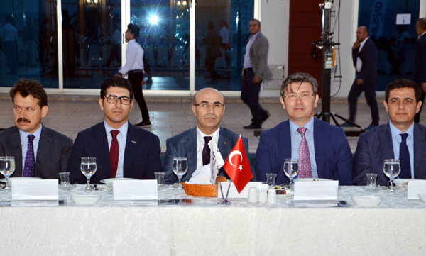 Kavak, 'Tüm olumsuzluklara rağmen büyüyen bir ekonomimiz var'