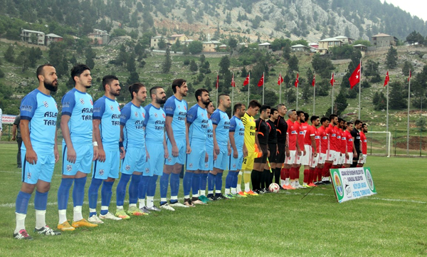 Karaisalı'da Futbol Şöleni Başladı