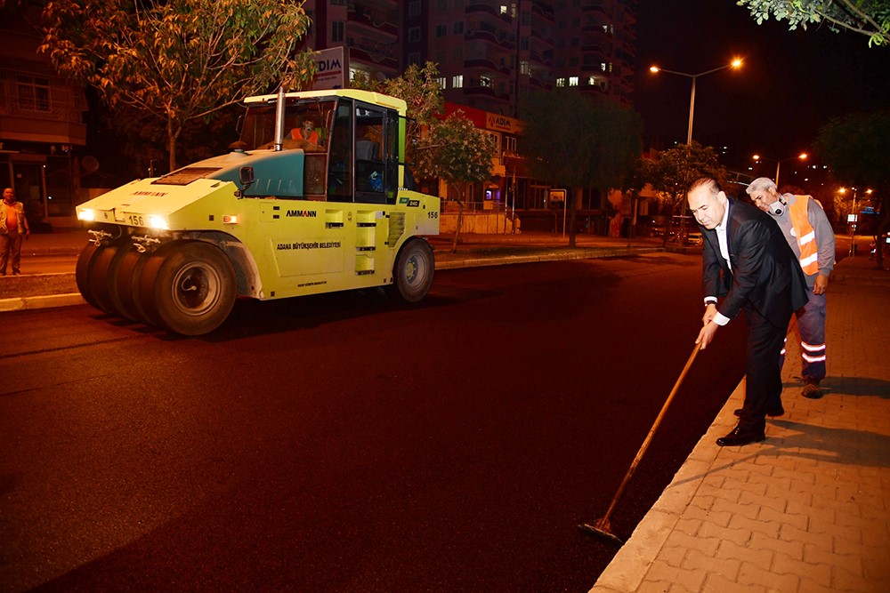 Asfalt çalışmaları gece, gündüz devam ediyor