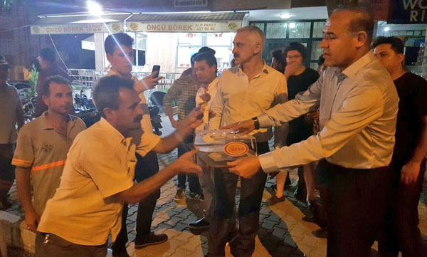 Sözlü’den işçilere dondurma ikramı