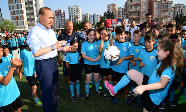 Büyükşehir Yaz Futbol Okulları açıldı