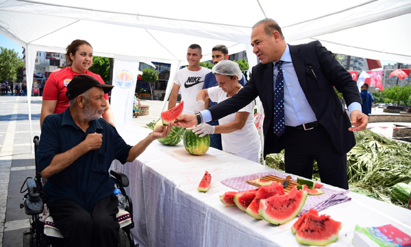 Sözlü: ‘’Adana’nın sıcağı varsa karpuzu da var’’