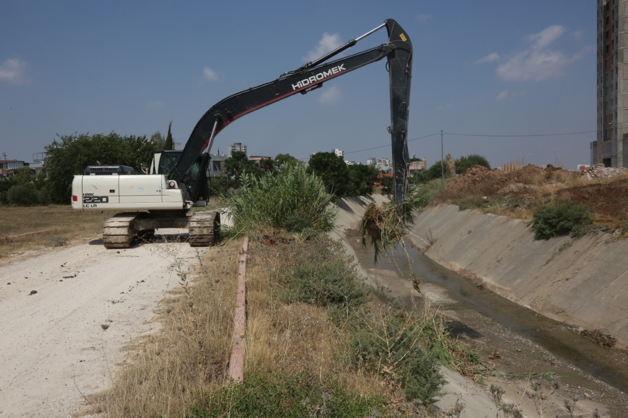 ASKİ'den Dere Temizliği