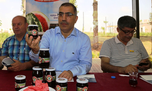 Çelikcan, ''Karpuz Pekmezi''ni tanıttı