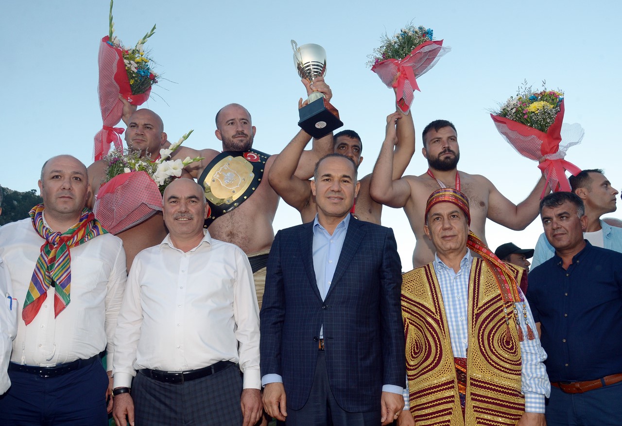 Türk güreşine damga vuran pehlivanlar Kızıldağ’da