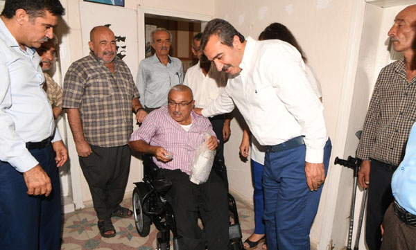 Çetin, Saimbeyli'ye akülü araç götürdü