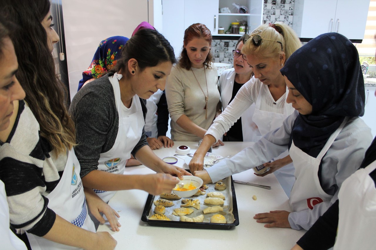 Adanalı kadınlar lezzetin sırlarını öğreniyor