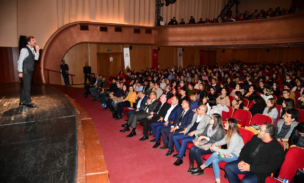 Gençlere kişisel gelişim semineri