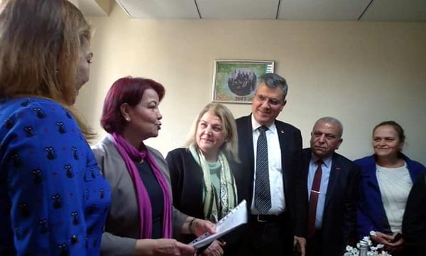 CHP Çukurova İlçe Başkanı Zihneti Emre mazbatasını aldı