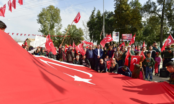 Kozan’da bayrak yürüyüşü