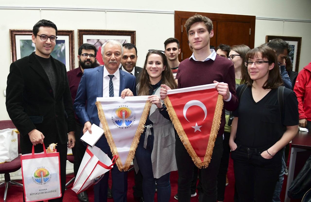 Uyuşturucuya savaş açan Avrupalı gençler Adana’da
