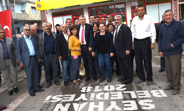 Seyhan’da asfalt hamlesi hız kesmiyor