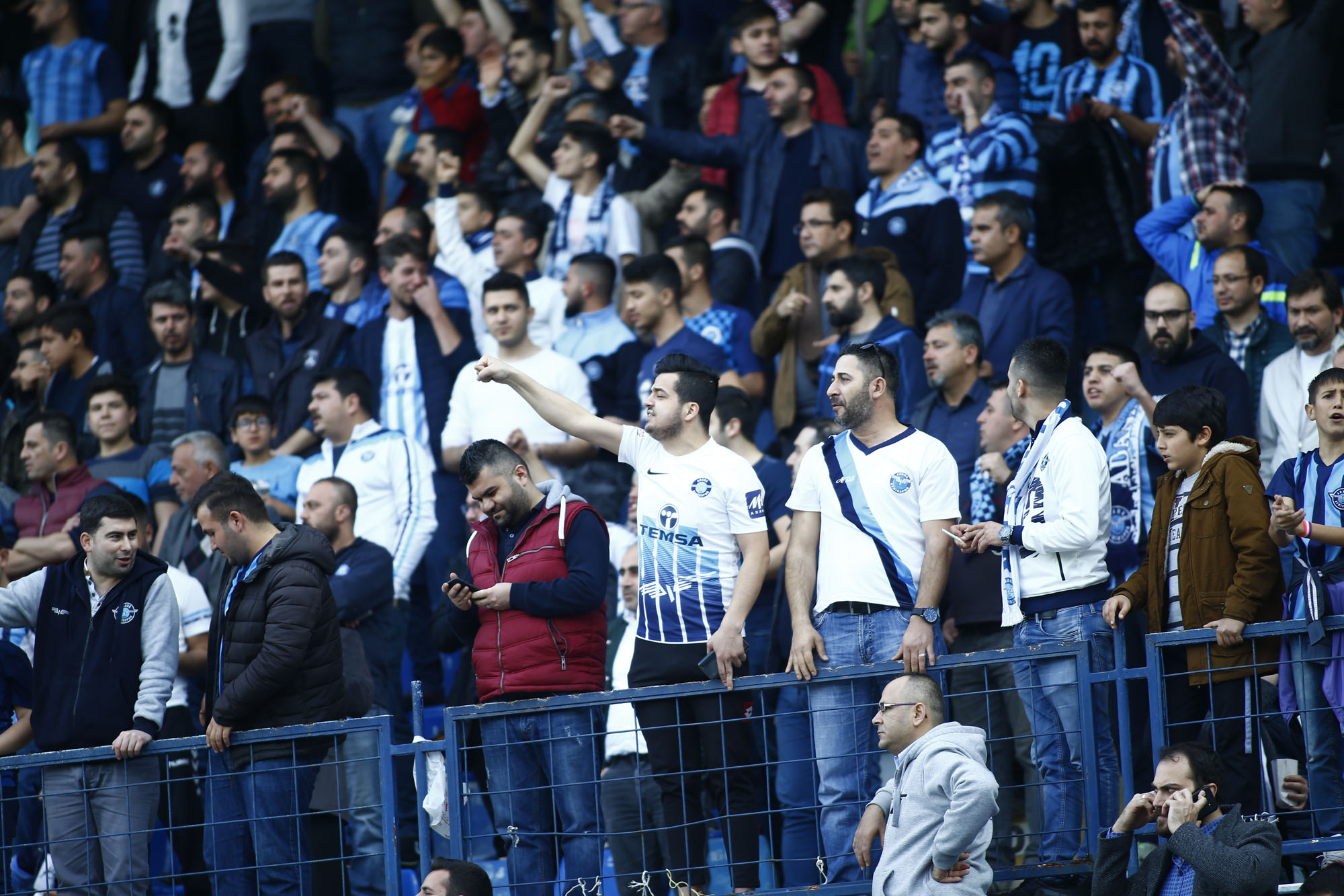 İŞ BAŞA DÜŞTÜ, TARAFTARDAN KAMPANYA