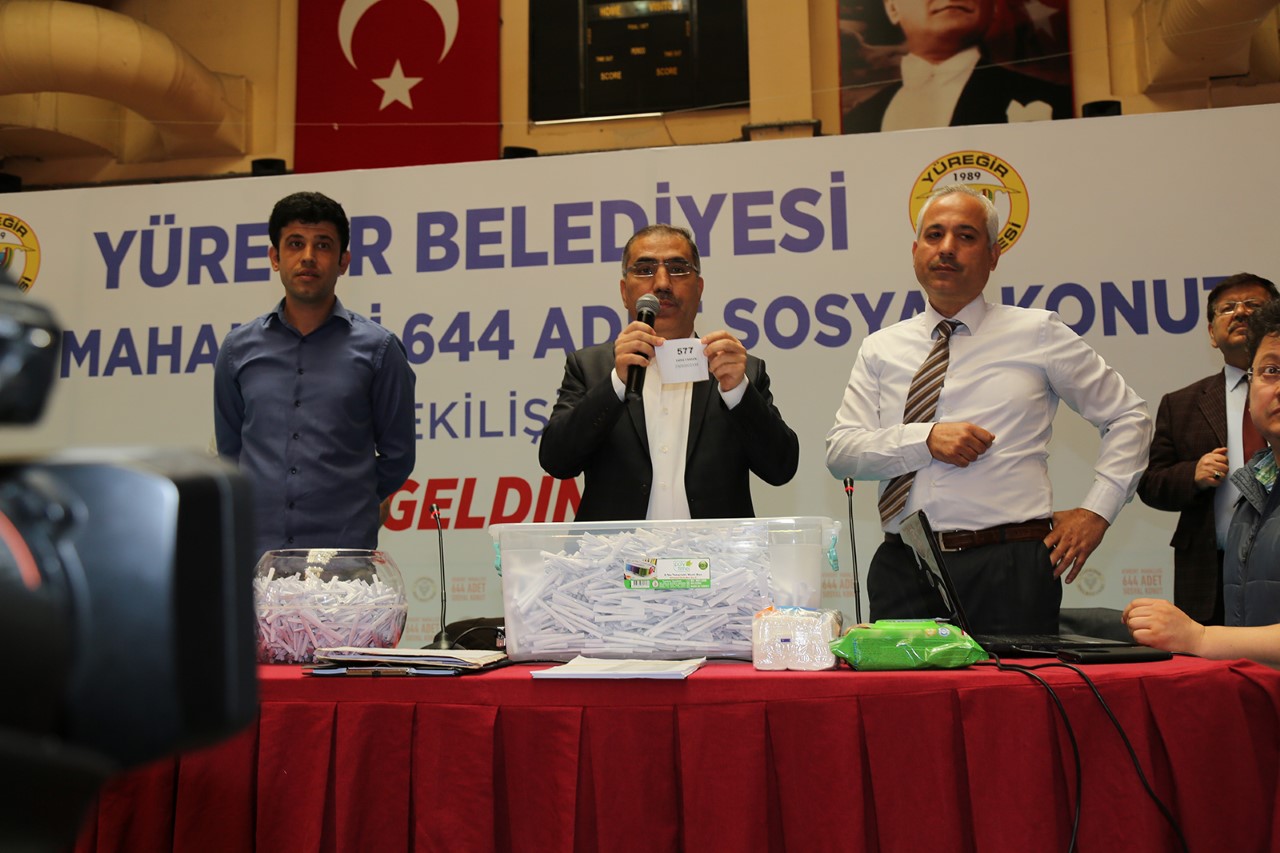 Sosyal konutların kuraları çekildi