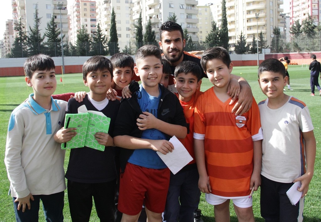 Kaplan geleceğin futbolcularını ağırladı