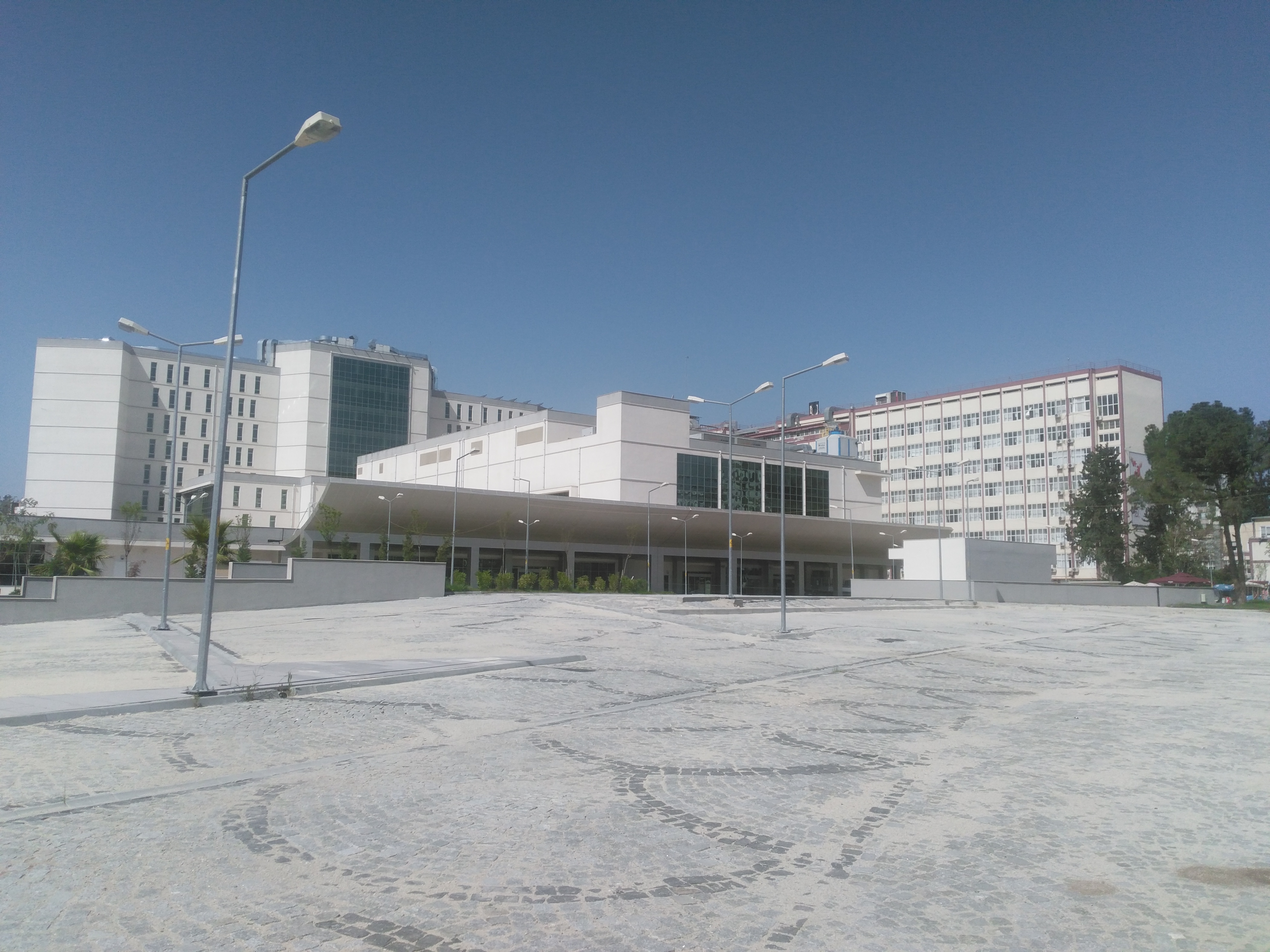 Hastane binası S.O.S veriyor!