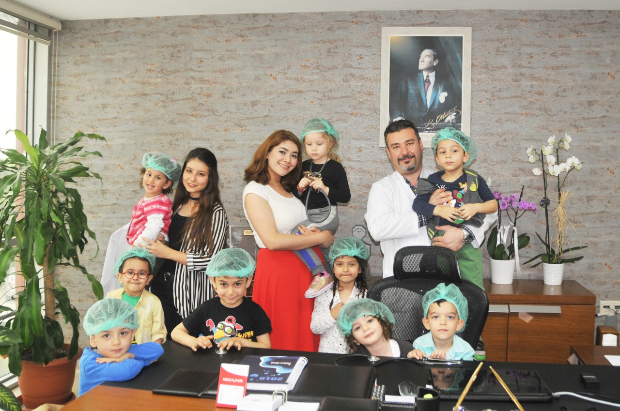 Çocuklar 1 günlüğüne doktor oldu