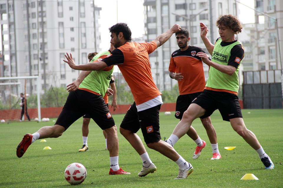 Adanaspor toplanıyor